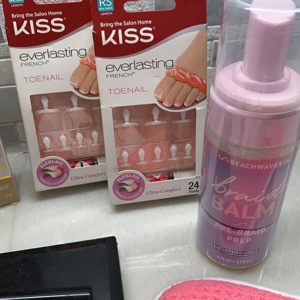 Cosmetics Bundle - Picture 4 of 7
